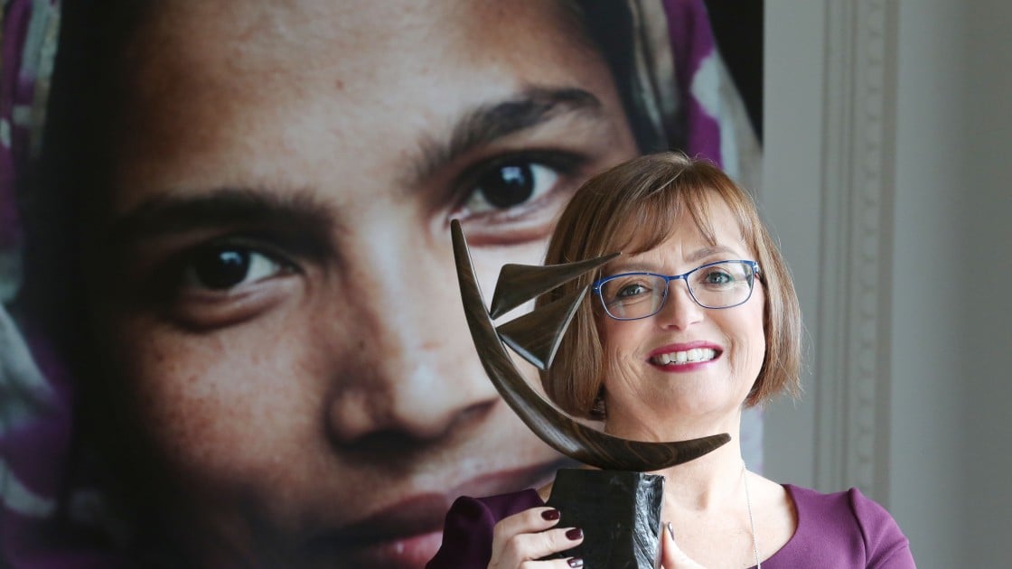 Microsoft Ireland Managing Director Cathriona Hallahan with her award. Photo: Leon Farrell / Photocall Ireland