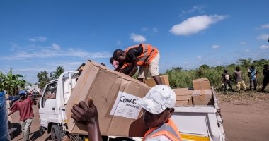 Workers unload kitchen kits from a truck at a distribution in Ndeja, Mozambique, which was hard hit by cyclone Idai in March 2019. Photo: Tommy Trenchard / Concern Worldwide.