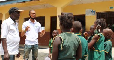 SLM facilitators speaking to children in Tonkolili.