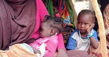 Nadia* holding her child Fiza* at Adré, in eastern Chad. She is among the 30,000 people who have crossed from Sudan to flee fighting there. (*Names changed for security reasons).  Photo: Majd Holbi/Concern Worldwide