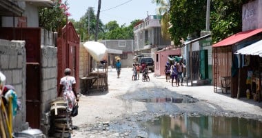A street scene in Cité Soleil, Port-au-Prince, Haiti. (Photo: Kieran McConville/Concern Worldwide)