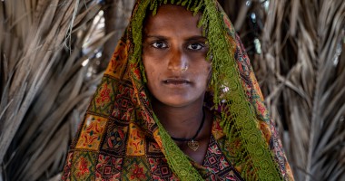 Shatro (26) standing inside her shelter in the village of Waghreji, MirpurKhas. Photo: Arif Shad/Ingenious Captures/Concern Worldwide