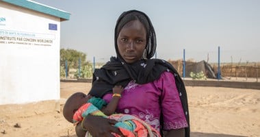 Fanta Kewbi (25) with her daughter Yakoura Ngay (8 months) at the Concern health post in Baga Sola, Western Chad. Photo: Eugene Ikua/Concern Worldwide