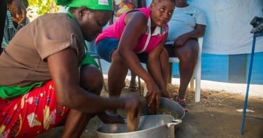 A food demonstration in Cité Soleil, Port-au-Prince, Haiti. Photo: Jon Hozier-Byrne/Concern Worldwide