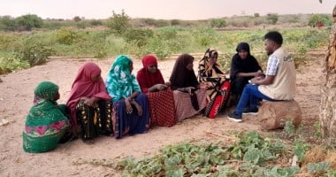 Concern team with a women's permagarden group discussing the impact of Hanaano project and expected results. Photo: Abdinasir Hassan/ Lifeline Gedo.