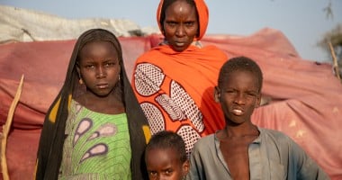 Lana with three of her eight children. From Left: Umi (9), Abdul (5) and Mohammed (7) at their shelter in Lac Province in Western Chad. Photo: Eugene Ikua/Concern Worldwide