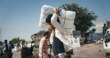 The Concern team distributing shelter materials to people affected by the sandstorm that struck Al Anad IDP Camp, Tuban District, Yemen.