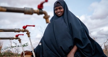 Local farmer Luul Ahmed collecting water at Bula Qalooc, Dolow District, Gedo region, southwestern Somalia