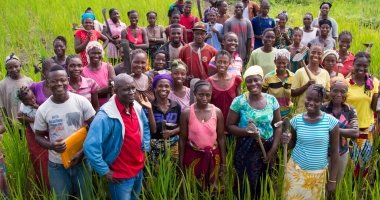 Concern staff and members of a farmer field school in Lofa County, Liberia. Photograph taken by Kieran McConville / Concern Worldwide.