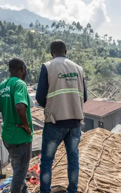 Concern team visit the community of the Kisoko camp, DRC. The meeting encouraged people to speak out, express their needs and describe their daily lives. (Photo: Gabriel Nuru/Concern Worldwide)