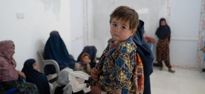 Grandmother Laili Mah (50) attends Hazar Somoch health clinic with her granddaughter Hafsa (2)