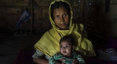 Married mum of six Reshma* (30) with adopted niece Tahira* (9 months) Rohingya Refugee Crisis, Bazar Camp, Bangladesh Photo: Abir Abdullah / Concern Worldwide