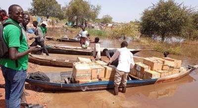 Concern's team in South Sudan loading medical supplies on canoes to reach areas cut off by the worst flooding in Unity State in almost 60 years.