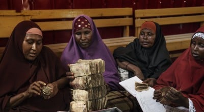 Somali women meet to count cash