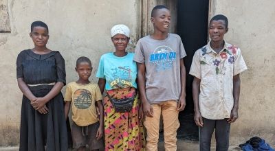 Ndayisenga Evangeline (middle), her husband Hakizimana Désiré (far right), and their three youngest children. Bubanza Province, Burundi. Photo: Mark Furlong/Concern Worldwide