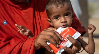 Rashida holds her severely malnourished son, Rasheed (15 months), while feeding him RUTF in Ahmed Jotorr village, Tharparkar. (Photo: Arif Shad/Ingenious Captures/Concern Worldwide)