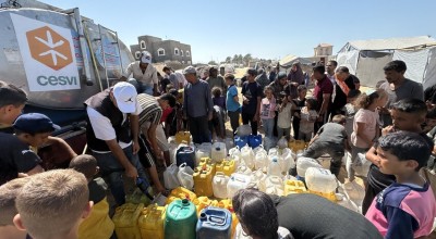 Over 100,000 people have received water through Concern’s interventions with it partner in Gaza,  CESVI. They are trucking water to Deir al Balah, Gaza City and Khan Younis areas. Photo: CESVI