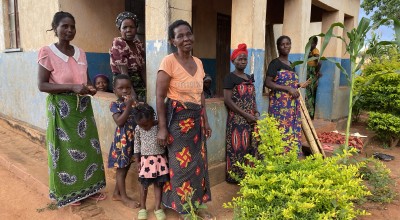 A Village Savings and Loans Association in Mvunguti Area 25, Malawi. Photo: Jane Allen/Concern Worldwide