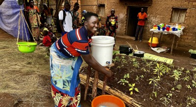 Maman Lumiere (lead mother) demonstrating hand washing in Karusi, Burundi. Photo:  Diane Moyer/Concern Worldwide.