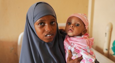 Nuurto* (24) has four children, three girls and one boy Ali* (5 months). Ali* became seriously ill when he was only a few months old. Nuurto* brought him to hospital and discovered he was malnourished. Ali* received treatment and Nuurto* also received cash assistance. Photo: Adnan Mohamed/Concern Worldwide