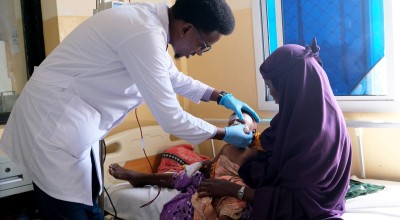 Doctor Muhammad Dek Jama treats Najma* (29) and her baby Cabdi* (18 months) at Banadir Hospital's Stabilisation Centre, Mogadishu. Photo: Hugh Golden/Concern Worldwide