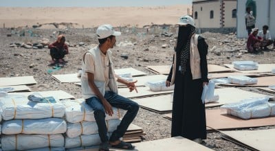Concern team distribute shelter materials to people affected by the sandstorm that struck Yemen's Al Anad IDP Camp. Photo: Ammar Khalaf/Concern Worldwide