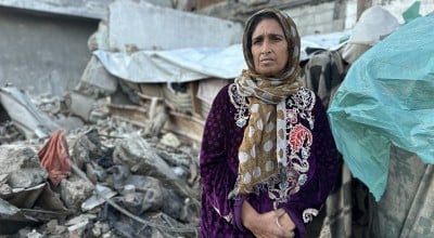 Manila* and her family were displaced to Rafah then to Al-Nuseirat. They are suffering from hunger and thirst. They have no tents, food or water. "Life is harsh and full of suffering". Photo: Khalil Adwan