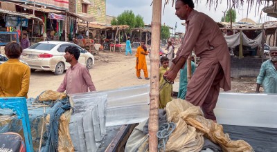 In Shaheed Benazirabad, during an extreme heatwave, a street vendor prepares and stocks large ice blocks. Photo: Concern Worldwide. 