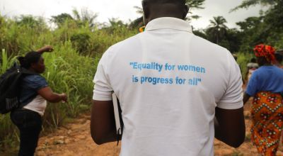 A programme staff member in Sierra Leone promoting gender equality. Photo: Jennifer Nolan / Concern Worldwide.