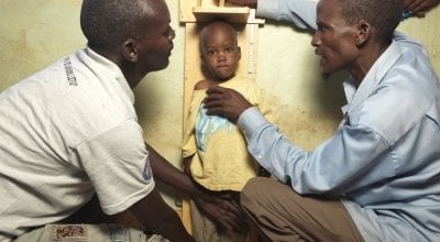 Community Health Volunteers in Kenya screen a child on the verge of malnutrition. Photo: Peter Caton / Concern Worldwide
